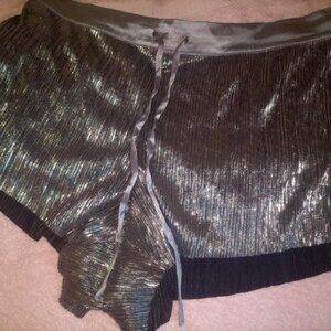 Silver Crepe Shorts Sz M